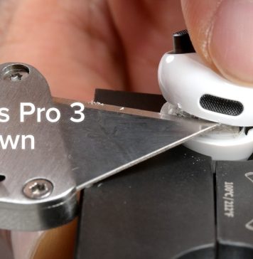 Abriendo unos AirPods Pro 3 de Apple