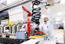 Apple envía sus primeros servidores fabricados en EEUU a su centro de datos en Houston Servidor de Apple, de los primeros que salen de una fábrica norteamericana de Apple