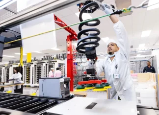 Apple envía sus primeros servidores fabricados en EEUU a su centro de datos en Houston Servidor de Apple, de los primeros que salen de una fábrica norteamericana de Apple