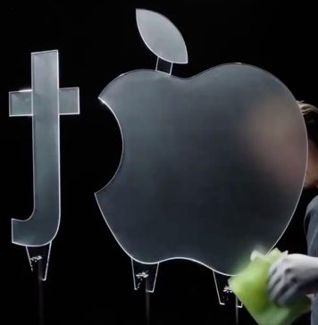 Logo de Apple TV hecho físicamente, para grabarlo después con una cámara y crear así la nueva intro