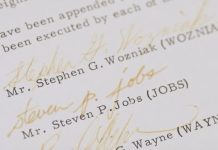 Firmas de Steve Wozniak, Steve Jobs y Ron Wayne en el documento de fundación de Apple
