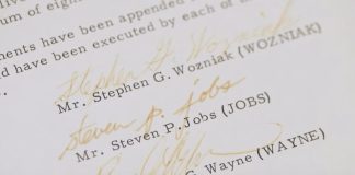 Firmas de Steve Wozniak, Steve Jobs y Ron Wayne en el documento de fundación de Apple