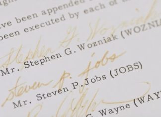 Firmas de Steve Wozniak, Steve Jobs y Ron Wayne en el documento de fundación de Apple