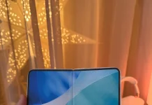 iPhone plegable impreso en una hoja de papel