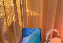 iPhone plegable impreso en una hoja de papel