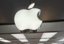 Apple Store de Westfield Parquesur con un enorme logo de Apple