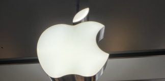 Apple Store de Westfield Parquesur con un enorme logo de Apple