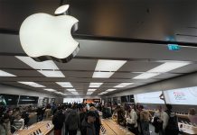 Apple Store de Westfield Parquesur con un enorme logo de Apple