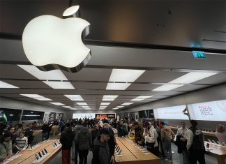 Apple Store de Westfield Parquesur con un enorme logo de Apple