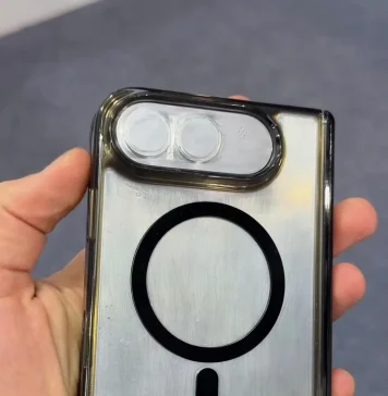 Supuesta funda de un supuesto iPhone plegable, fabricada por una empresa turca