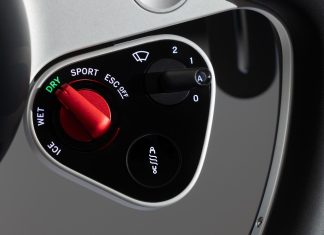 Botones del volante del Ferrari Luce, diseñados por Jonathan Ive en LoveFrom