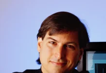 Hoy es el 71 cumpleaños de Steve Jobs Steve Jobs sobre uno de los ordenadores de NeXT