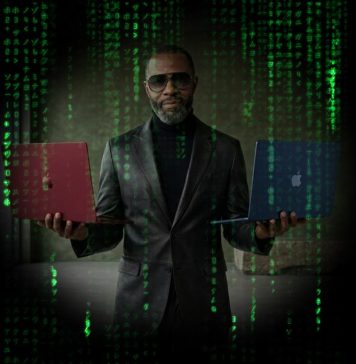 Un hombre con un aire a Morfeo de Matrix nos ofrece dos MacBook Neo en color rojo o azul, ¿cuál eliges? ;)